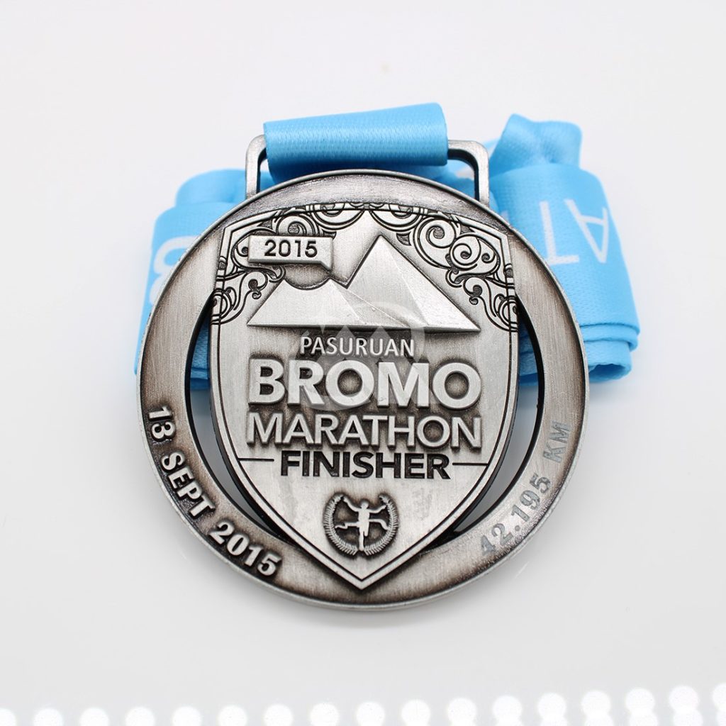 custom-marathon-finisher-medals-bespoke-medals-miracle-custom